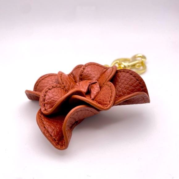 VEGAN LEATHER FLOWER | Bag Charm | Keychain (Brand New!) ❤️ - Picture 4 of 6